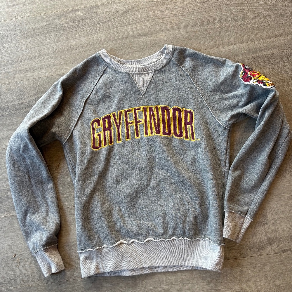 Harry Potter Universal Studios Gryffindor Patch Crewneck Sweatshirt Unisex Small